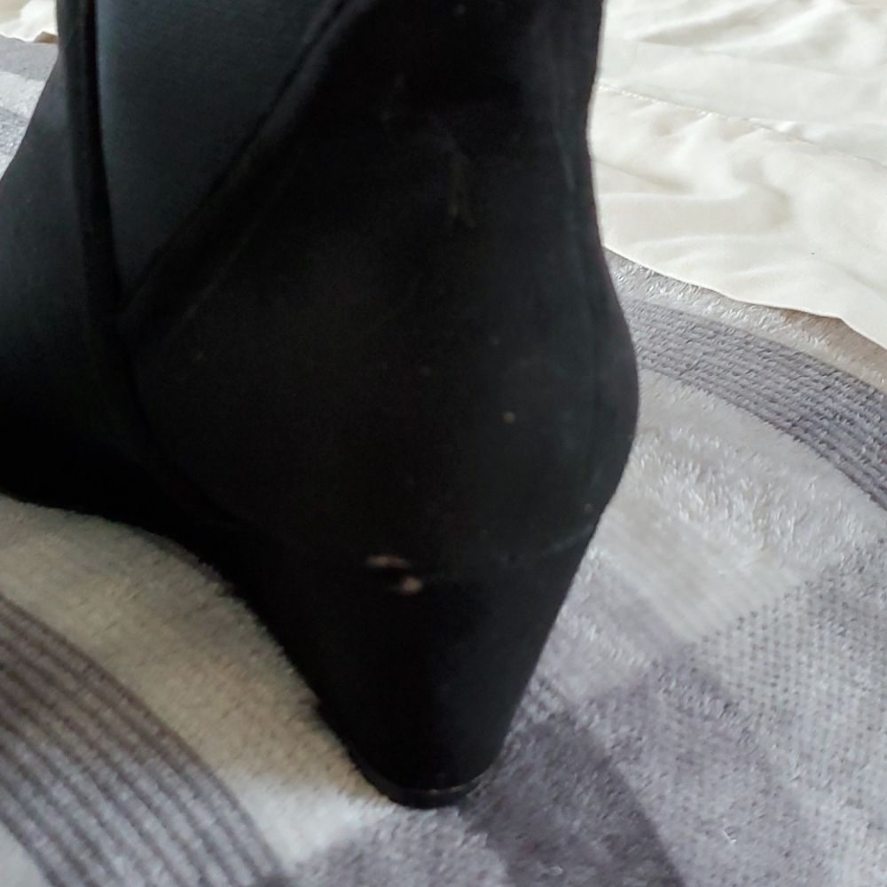 Boots - Picture 3 of 4
